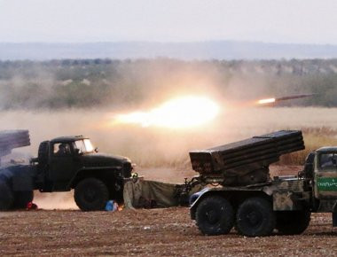 Σφοδρότατη επίθεση των συριακών δυνάμεων στη βόρεια Χάμα υπό την «ομπρέλα» των ρωσικών μαχητικών (βίντεο)